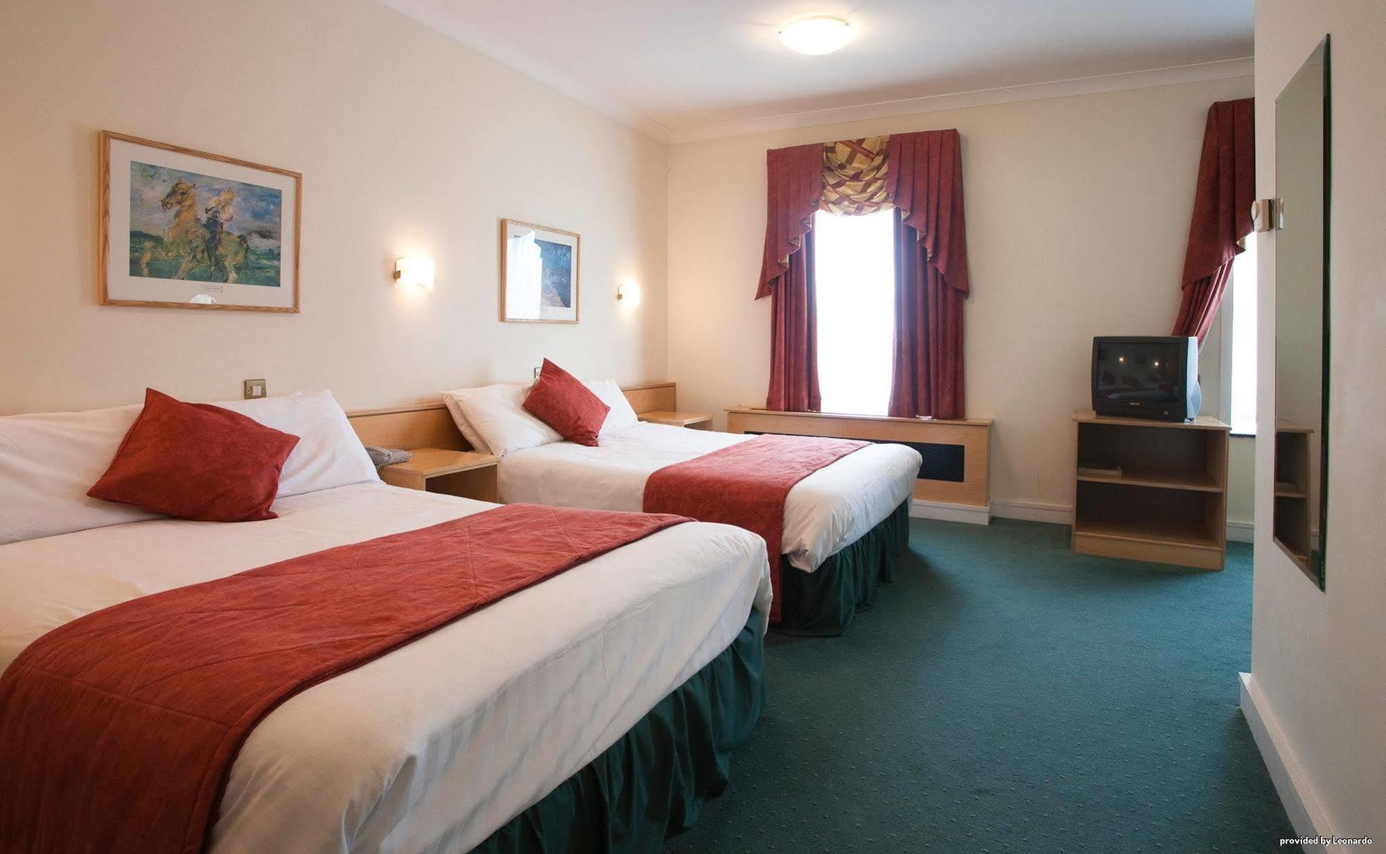 Pery'S Hotel Limerick Room photo